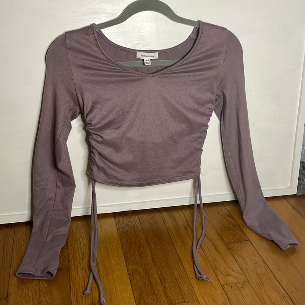 like new, adjustable strings on sides.